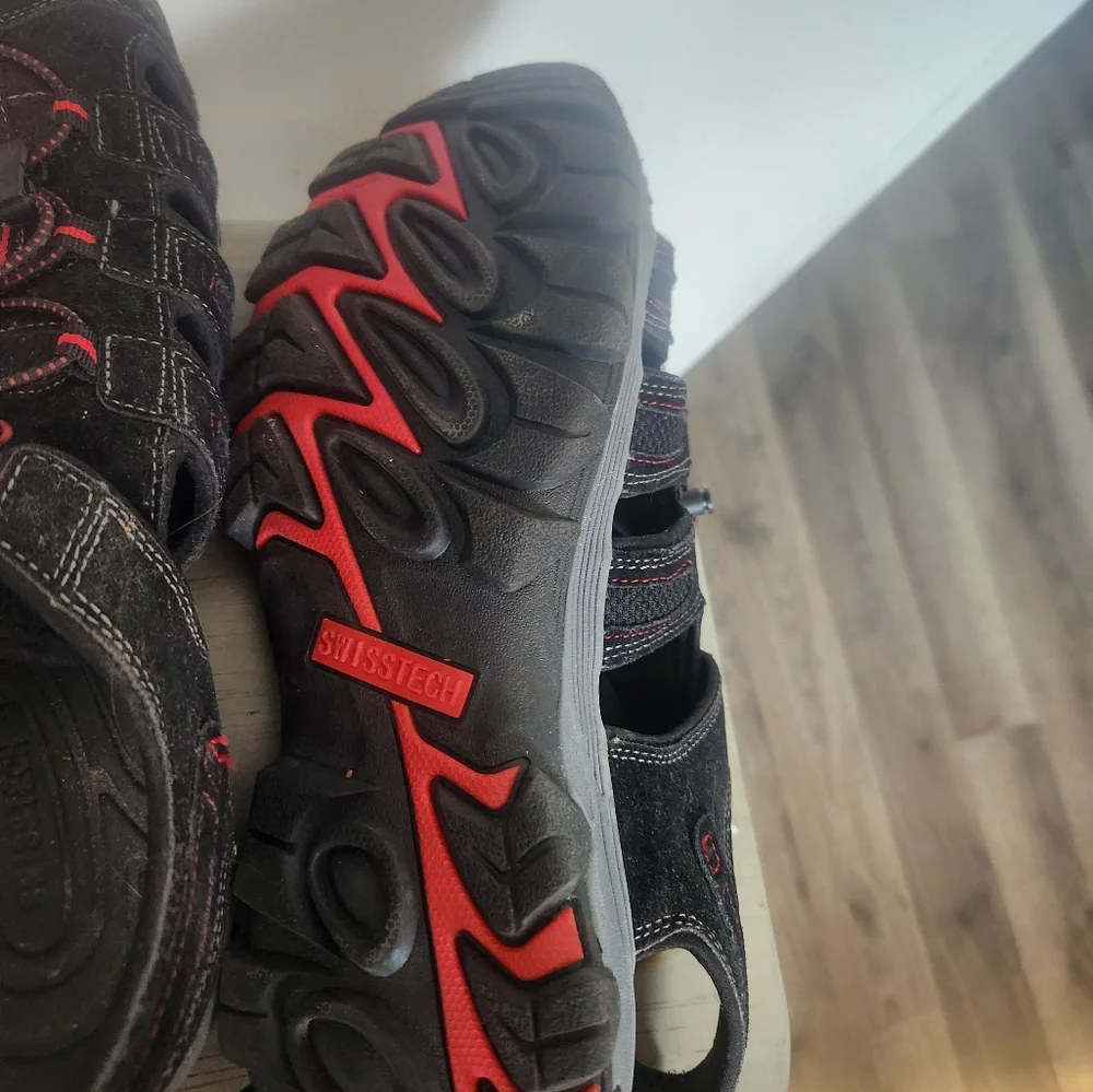 Swiss Tech Oberland Black and Red Men's Bumptoe Outdoor Hiking Shoe